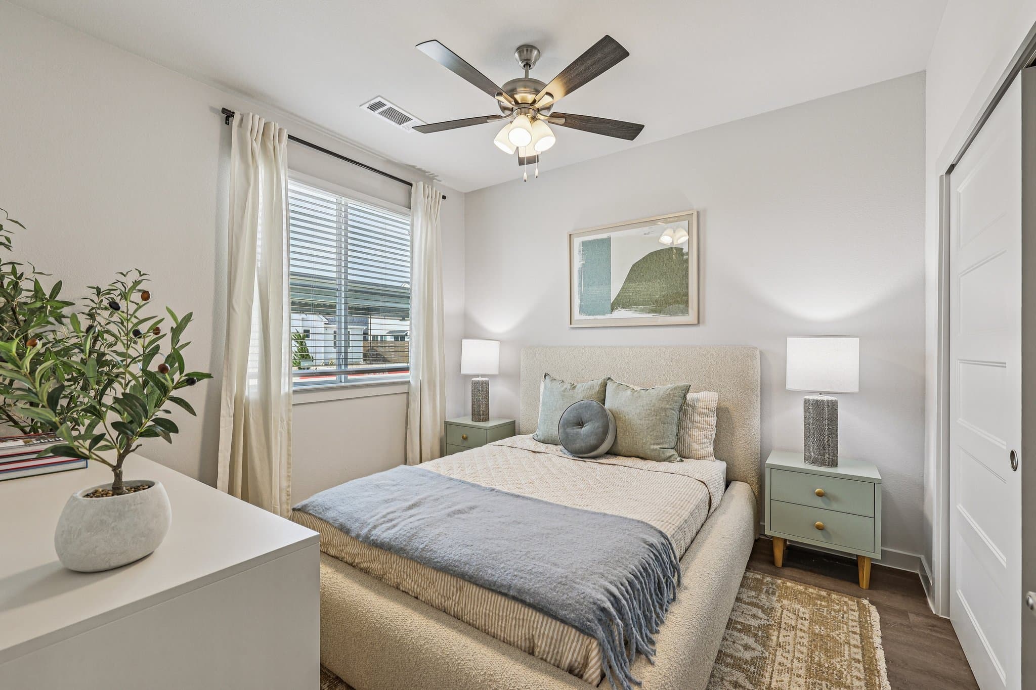 17-web-or-mls-16336 Cameron Rd Unit 701-S0609-017.jpg